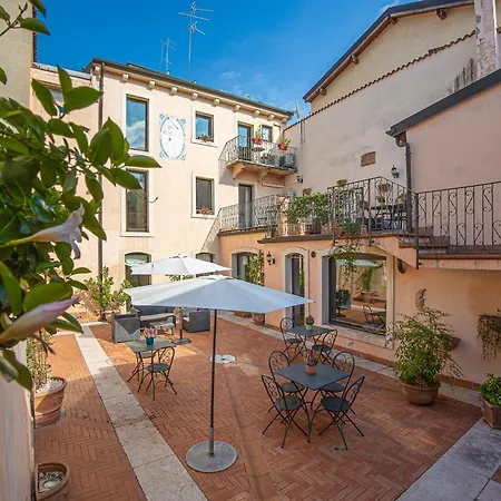 Relais Ristori Konukevi 4*